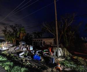 Miles de personas permanecen sin energía eléctrica debido al huracán.