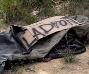 El cadáver del hombre, quien hasta el momento no ha sido identificado, fue encontrado en una solitaria calle de tierra en el municipio de Trujillo, Colón.