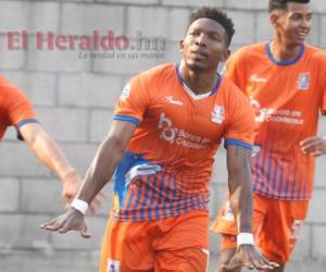 Franco Guity celebró con mucho entusiasmo el triunfo de los Lobos ante Real España en el primer duelo del repechaje. Foto: Ronal Aceituno / El Heraldo