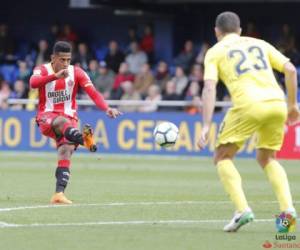 Anthony Lozano sacando un magistral remate para convertirse en el cuarto hondureño en marcar en la primera de España (FOTO: LIGA DE ESPAÑA)