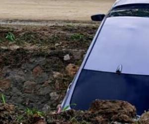 Así quedó uno de los automotores que los presuntos robacarros pretendían quitárselo a su propietario.