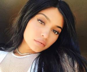 La menor del clan Kardashian había negado en múltiples ocasiones sus evidentes visitas al quirófano, pero todo quedó al descubierto. Foto Instagram @kyliejenner