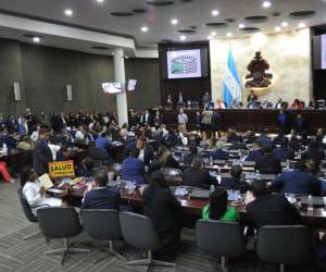 Con una completa encrucijada por la elección de una nueva Junta Directiva y sin éxito en el paquete de amnistías, los diputados del Congreso Nacional retomaron a sesiones tras 105 días en medio de un ambiente de incertidumbre por la falta de acuerdo de las bancadas políticas. A continuación las imágenes.