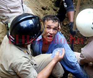 Elementos del Cuerpo de Bomberos de Honduras realizaron la labor de liberación. Fotos Estalin Irías / EL HERALDO