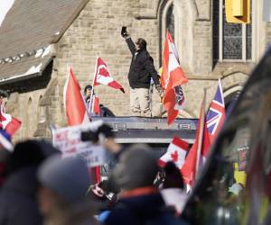 Desde hace ocho días, las calles frente al Parlamento y bajo las oficinas del primer ministro Justin Trudeau han sido ocupadas por decenas de camiones y manifestantes.