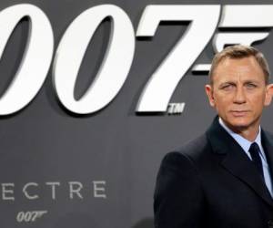 En esta foto del 28 de octubre del 2015, el actor Daniel Craig posa al llegar al estreno de la cinta de James Bond 'Spectre' en Berlín.