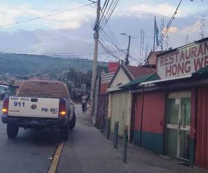 Autoridades policiales llegaron a acordonar la escena para iniciar con las indagaciones.