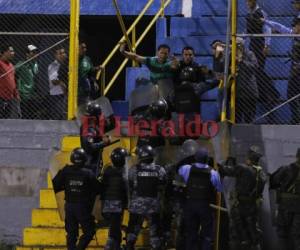 La semifinal entre Real España y Marathón terminó en una batalla campal en el estadio Morazán de San Pedro Sula. (Foto: Delmer Martínez / Grupo Opsa)