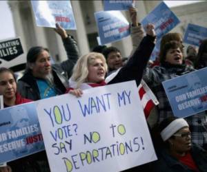 Trump, el favorito de la carrera republicana, ha prometido deportar a los aproximadamente 11 millones de personas que viven en Estados Unidos. (foto AFP)