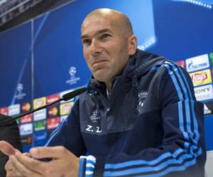 Zinedine Zidane en conferencia de prensa esta mañana hablando sobre el encuentro ante Wolfsburgo en la Champions League. Foto: AP.