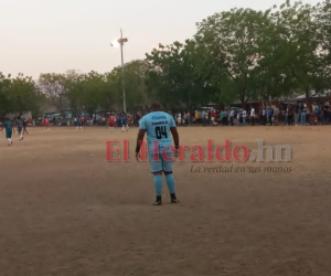 Tokiro Ramírez Rodas portaba la camiseta número 4 y se divertía en un partido de fútbol cuando fue detenido.