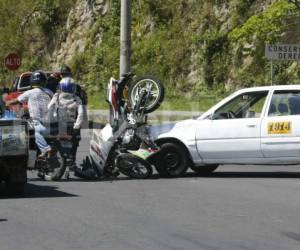 Según estimaciones de la Dirección Nacional de Vialidad y Transporte (DNVT), los motociclistas participan en uno de cada diez accidentes vehiculares en Honduras. Foto: Archivo EL HERALDO.