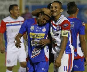 Williams Reyes delantero hondureño nacionalizado salvadoreño y goleador de la liga de ese país.