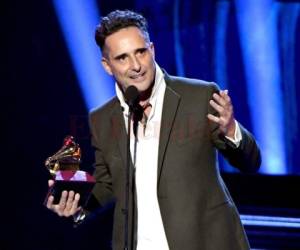 Jorge Drexler además de ser músico es cantautor, actor, y médico. Ha publicado 16 discos en su carrera.