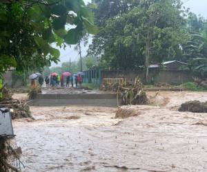 Las fuertes lluvias ya han dejado inundaciones y daños en diferentes sectores del país. Autoridades declararon emergencia a nivel nacional.