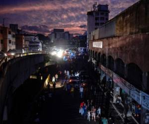 El gobierno ordenó la suspensión de las actividades laborales y educativas para este martes. Foto: Agencia AFP