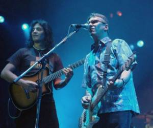 Marciano Cantero y el guitarrista Felipe Staiti, miembros fundadores de la banda argentina. Foto AFP