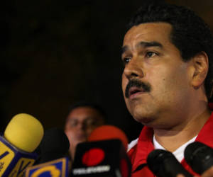 Handout picture released by the Presidential press office shows the Venezuelan Vice President Nicolas Maduro (R) talking to the press after the inauguration of a chapel that is inside the hospital where the Venezuelan President is being treated in March 01, 2013. Venezuelan officials held a mass for President Hugo Chavez late Friday in a new 'hope' chapel within his military hospital complex, praying for the leftist leader to recover from cancer. AFP PHOTO/PRESIDENCIA == RESTRICTED TO EDITORIAL USE - MANDATORY CREDIT 'AFP PHOTO/PRESIDENCIA' - NO MARKETING NO ADVERTISING CAMPAIGNS - DISTRIBUTED AS A SERVICE TO CLIENTS ==