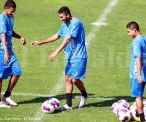 César Oseguera, Foslyn Grant y Jafeth Leiva, los últimos dos sub 17 invitados por Pinto. Foto Alex Pérez.