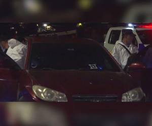 La joven se transportaba en un carro tipo turismo color rojo, el cual fue atacado a disparos por sujetos desconocidos.