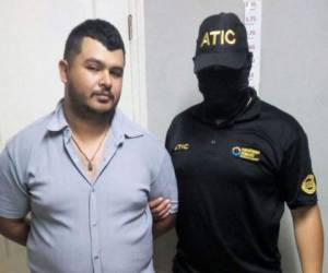 William Rubén Flores el día que fue capturado por agentes de la ATIC y la Fiscalía de la Mujer.