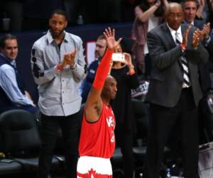 Kobe Bryant se despidió de los Juegos de Estrellas anoche en el Air Canada Centre.