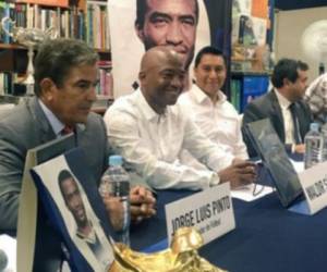 El entrenador colombiano en la presentación del libro de Sáenz.