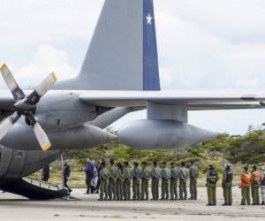 Uno de los aviones que realizó las labores de rescate durante la desaparación del Hércules C-130. Foto:AFP