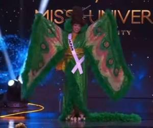 Chakrabortty, una joven de 23 años, deslumbró con su belleza en la noche preliminar del Miss Universo 2024. Sin embargo, algo que llamó mucho la atención del público, fueron sus patines en la presentación del traje típico.