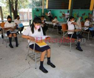 Son varios los centros que ya tienen el visto bueno para impartir clases. Unicef y Sinager visitan escuelas y colegios para ver si cumplen con los requisitos mínimos: agua potable y espacio. Foto: El Heraldo