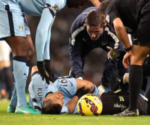 El argentino Sergio Agüero sufrió una lesión en ligamentos de la rodilla y se perderá el duelo ante la Roma por la Champions League.