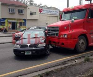 La rastra invadió el carril derecho, según testimonio del conductor del vehículo turismo. Foto EL HERALDO