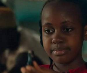 Nikita hizo el papel de Gloria en la película 'La reina de Katwe', basada en la historia real de la ajedrecista Phiona Mutesi. Foto: Disney.