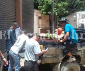 Los jóvenes fueron asesinados mientras se encontraban departiendo en una calle de la capitalina coloa Villanueva.