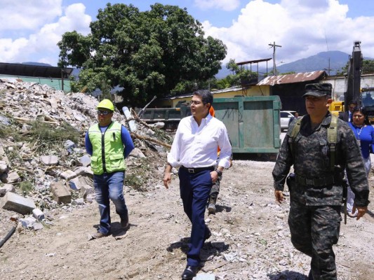 El presidente Hernández recorrió el predio del antiguo penal de la San Pedro Sula.