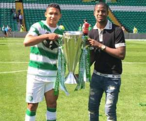 Emilio Izaguirre, lateral izquierdo hondureño junto con Juan Carlos García.