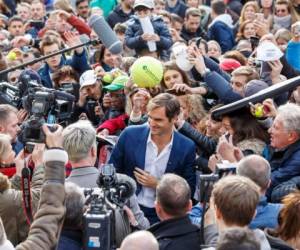 Federer, de 37 años, se saltó la temporada en polvo de ladrillo las últimas dos temporadas. AP