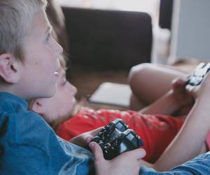 Hallazgos sugieren que los videojuegos pueden estar asociados con habilidades cognitivas mejoradas.