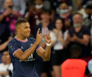 A pesar de que continuará en el PSG, Mbappé no oculta su deseo por vestir la camiseta del Real Madrid algún día. Foto: AP