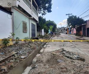 Dentro de esta cuneta quedó el cadáver de la víctima.