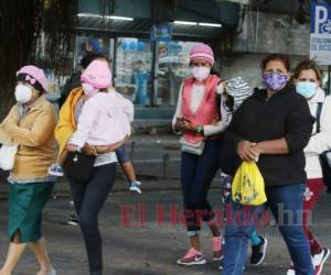 Las autoridades piden a la población mantenerse abrigados para evitar problemas de salud.