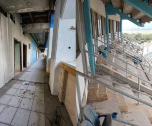 El Estadio Olímpico de San Pedro Sula pasó de ser la casa de la Selección de Honduras a estar totalmente abandonado y destruido en su intimidad.