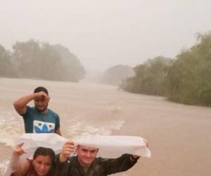 Miembros del Sinager entregaron este martes ayuda humanitaria a unas 30 familias en la comunidad de Muruhuca, Alianza, Valle. Foto cortesía Copeco