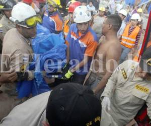 Julio César Gálvez Sierra, de 29 años, murió soterrado en el bulevard Kuwait de la capital hondureña (Foto/Estalin Irías)