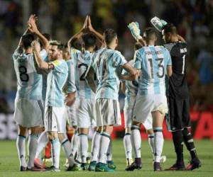 Los seleccionados argentinos celebran el triunfo en Colombia