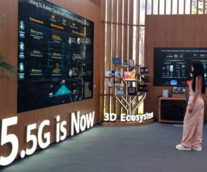 Con velocidades hasta diez veces más rápidas que el 5G y una latencia mínima, el 5.5G promete transformar la manera en que interactuamos con la tecnología, preparando el terreno para innovaciones aún más avanzadas.