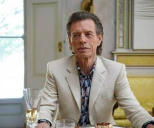 Mick Jagger en una escena de 'The Burnt Orange Heresy' en una imagen proporcionada por Sony Pictures Classics. Jagger interpreta a un malvado coleccionista de arte que convence a un periodista de usar una entrevista para robar un cuadro. Es su primera actuación desde 'The Man From Elysian Fields' de 2001. Foto: AP