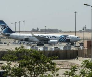 Un avión de EgyptAir que iba de París a El Cairo con 66 personas a bordo desapareció de los radares. Foto: AFP