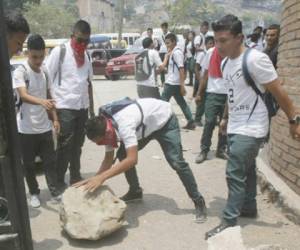 La semana pasada, alumnos de varios colegios del país protagonizaron jornadas de protestas contra la alfabetización.