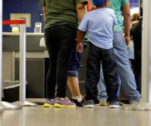 La mayoría de los afectados por las detenciones son de origen latino. Foto: AP